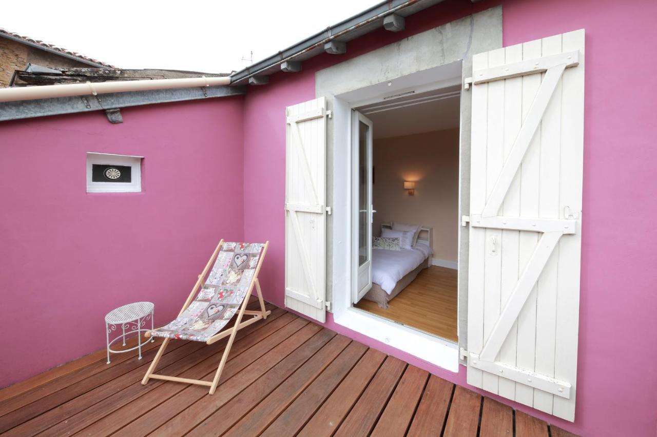 La Loge Des Fees Bed & Breakfast Latillé Eksteriør bilde