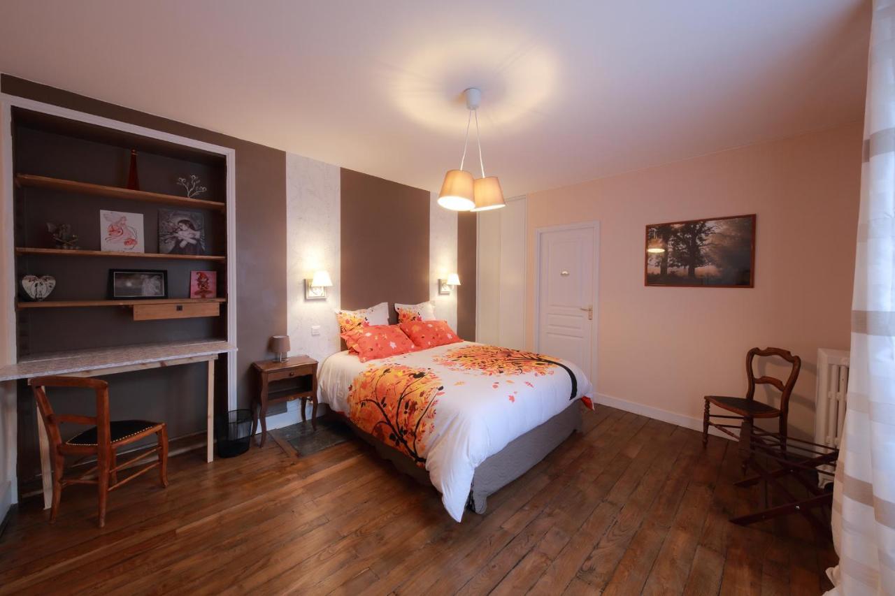 La Loge Des Fees Bed & Breakfast Latillé Eksteriør bilde